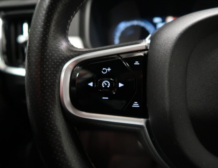 Volvo S90 Sedan / Limuzína 2,0 l 235 kw