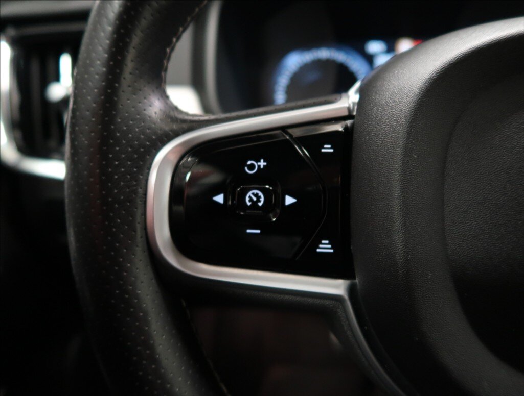 Volvo S90 Sedan / Limuzína 2,0 l 235 kw