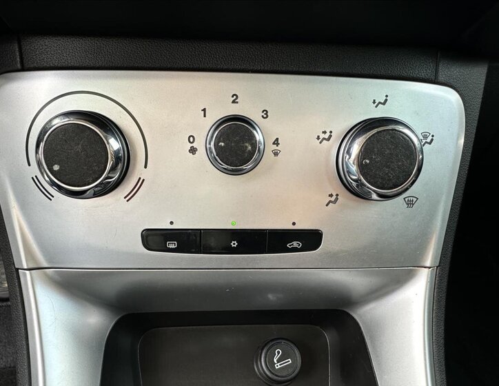 Lancia Delta Hatchback 1,6 l 88 kw