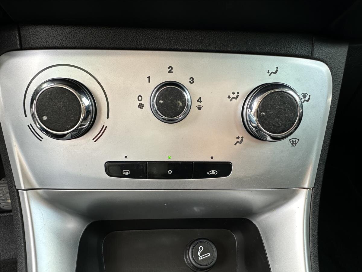 Lancia Delta Hatchback 1,6 l 88 kw