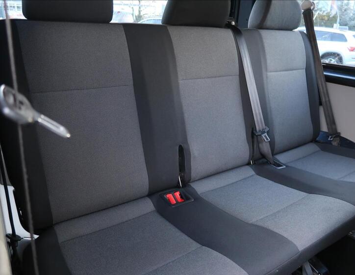 Volkswagen Transporter 22