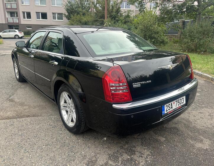 Chrysler 300C 3