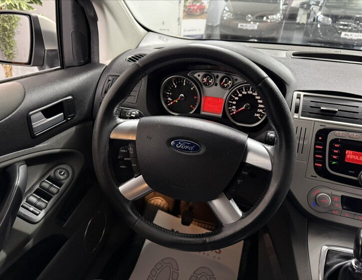 Ford Kuga SUV / Terénní 2,0 l 100 kw