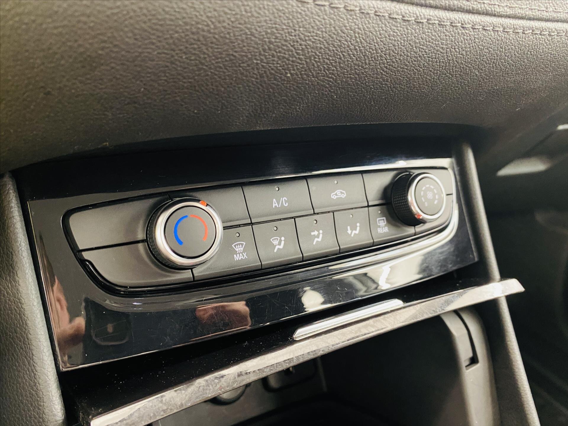 Opel Grandland X SUV / Terénní 1,2 l 96 kw