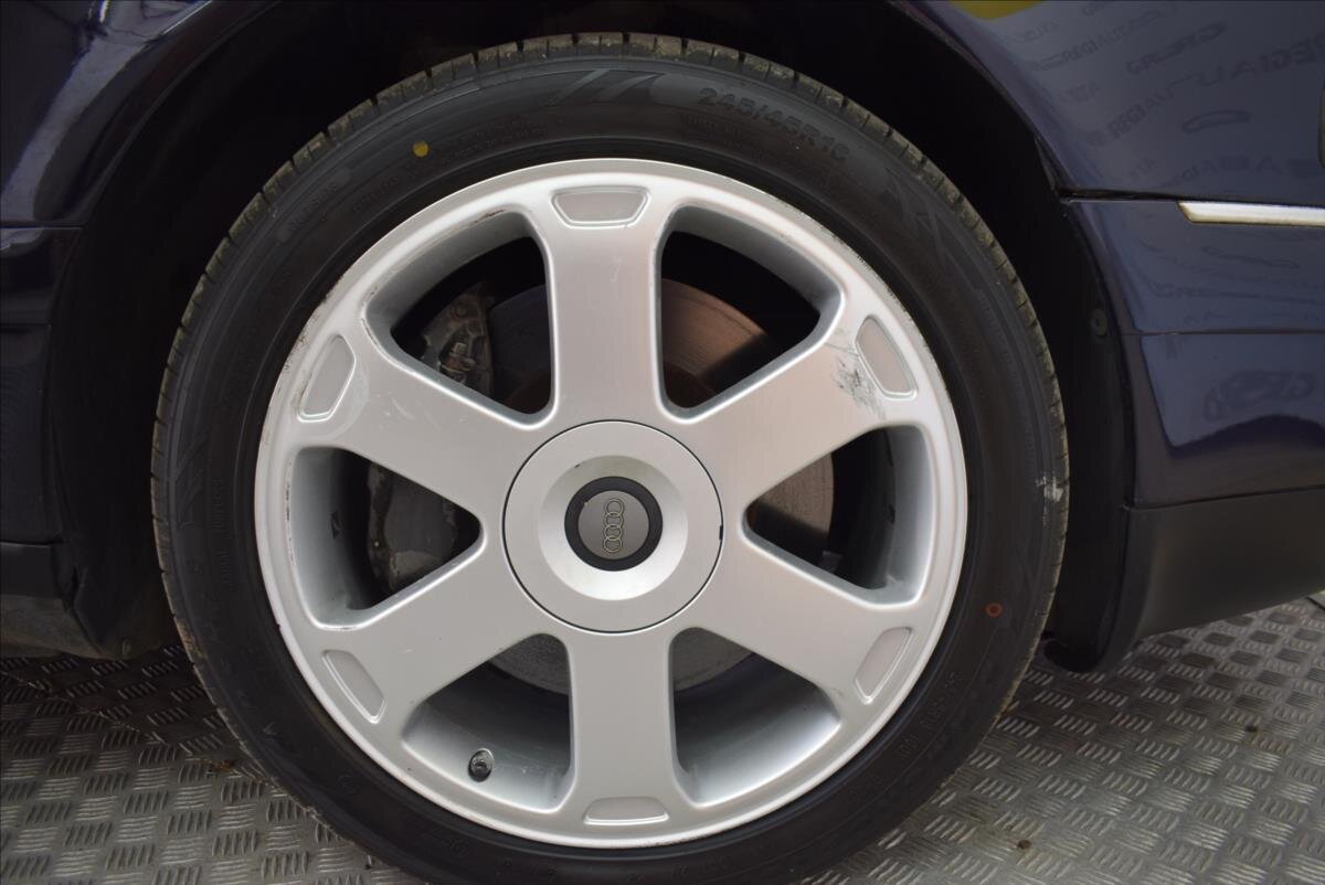 Audi S8 Sedan 4,2 l 265 kw