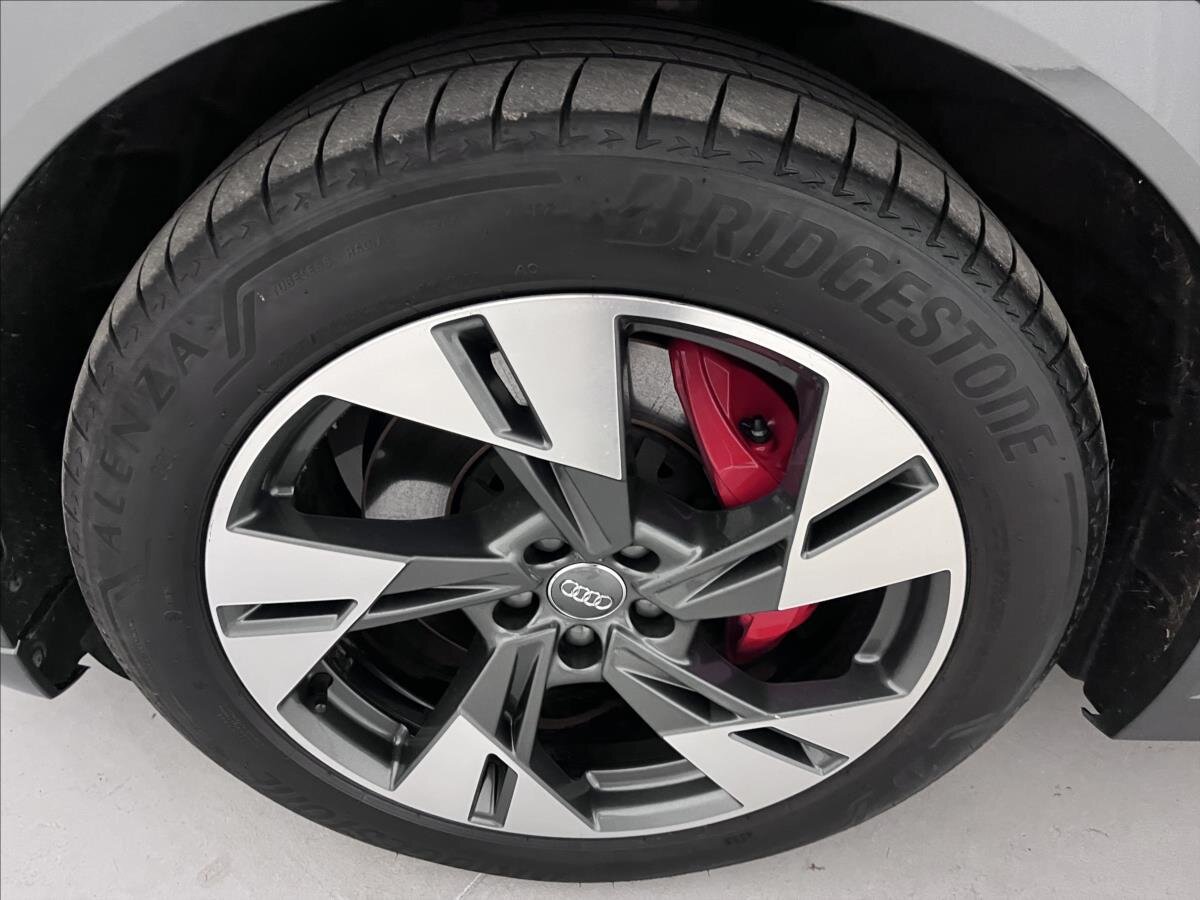 Audi Q8 e-tron SUV 0,0 300 kw