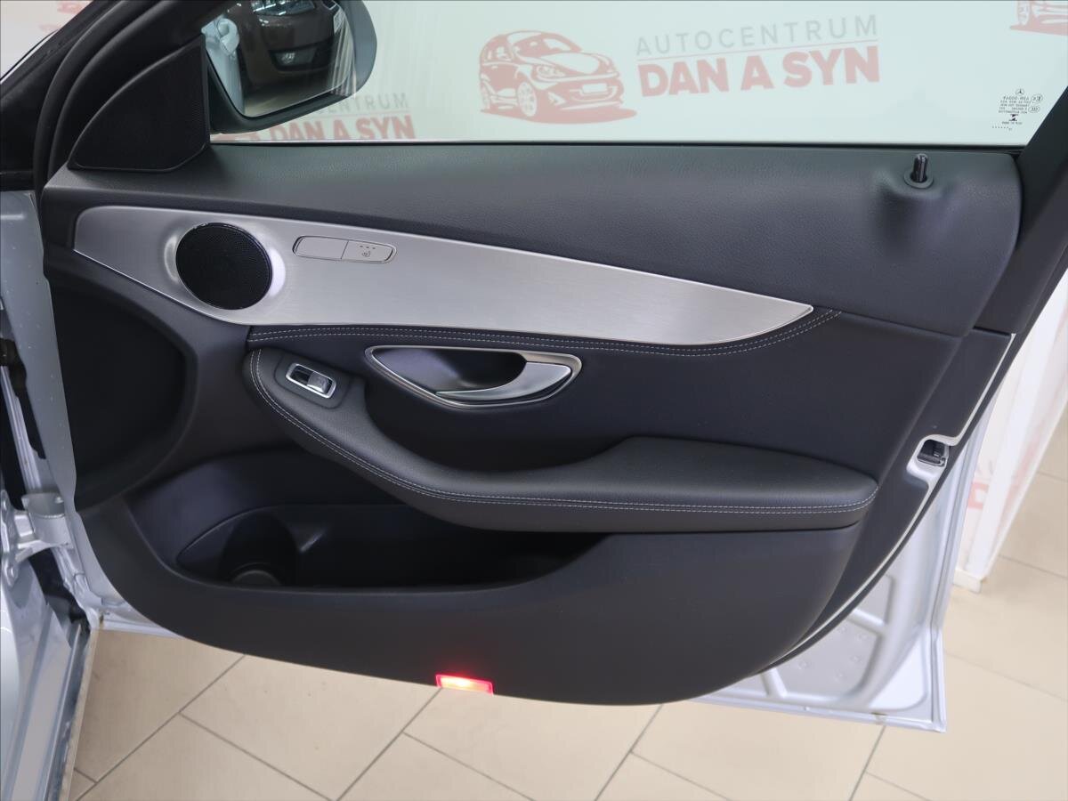 Mercedes-Benz Třídy C Sedan / Limuzína 2,1 l 125 kw