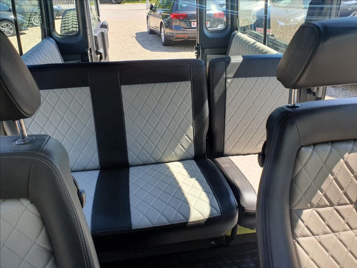 Land Rover Defender Ostatní 2,5 l 90 kw