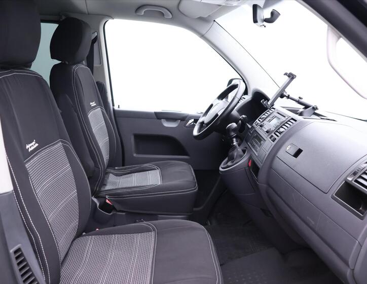 Volkswagen Caravelle 13