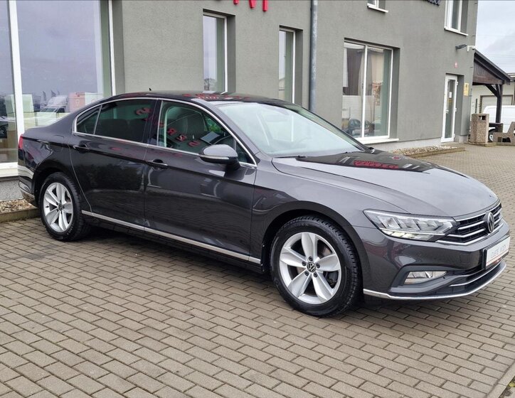 Volkswagen Passat Sedan / Limuzína 2,0 l 147 kw