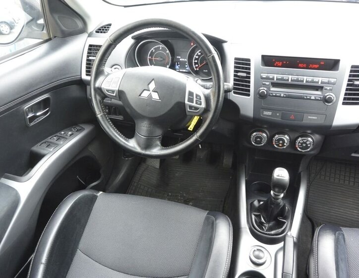 Mitsubishi Outlander SUV 2,3 l 130 kw