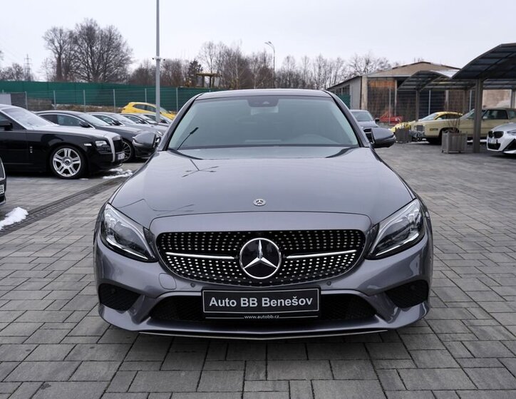 Mercedes-Benz Třídy C Sedan 2,0 l 143 kw