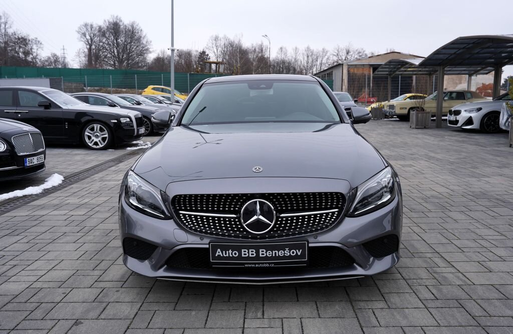 Mercedes-Benz Třídy C Sedan 2,0 l 143 kw