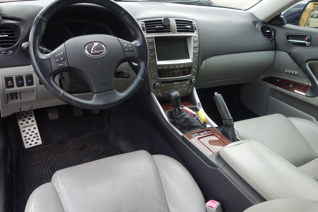 Lexus IS 220
