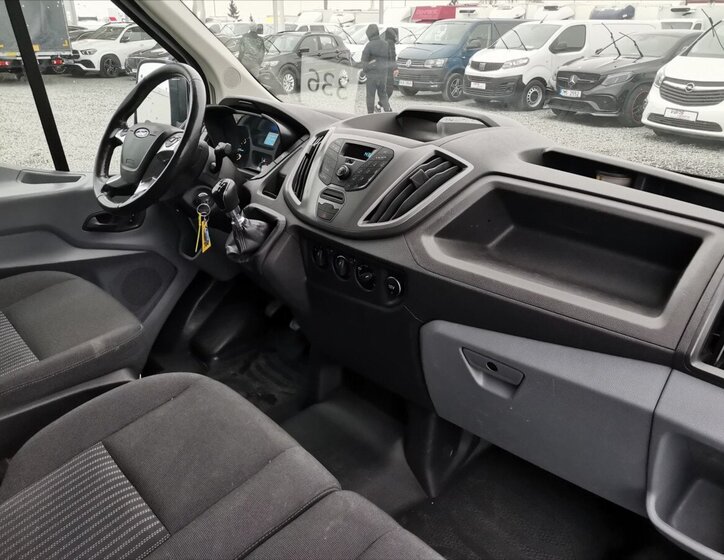 Ford Transit 8