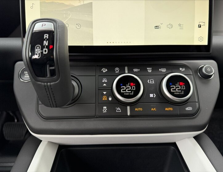 Land Rover Defender SUV / Terénní 3,0 l 147 kw