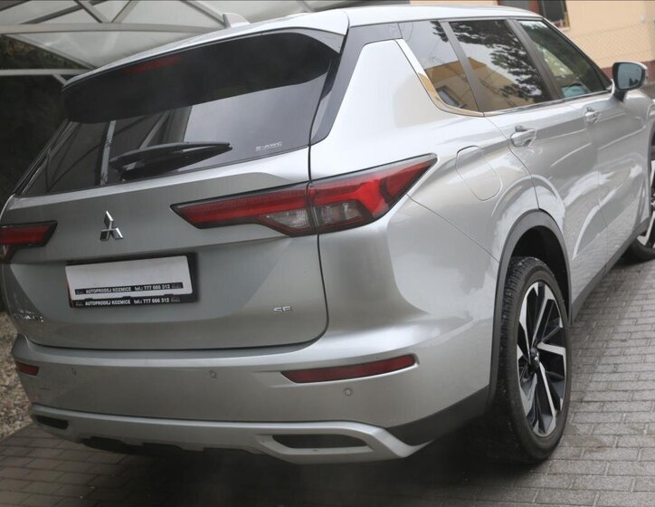 Mitsubishi Outlander 11