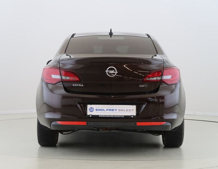 Opel Astra Sedan / Limuzína 1,6 l 100 kw
