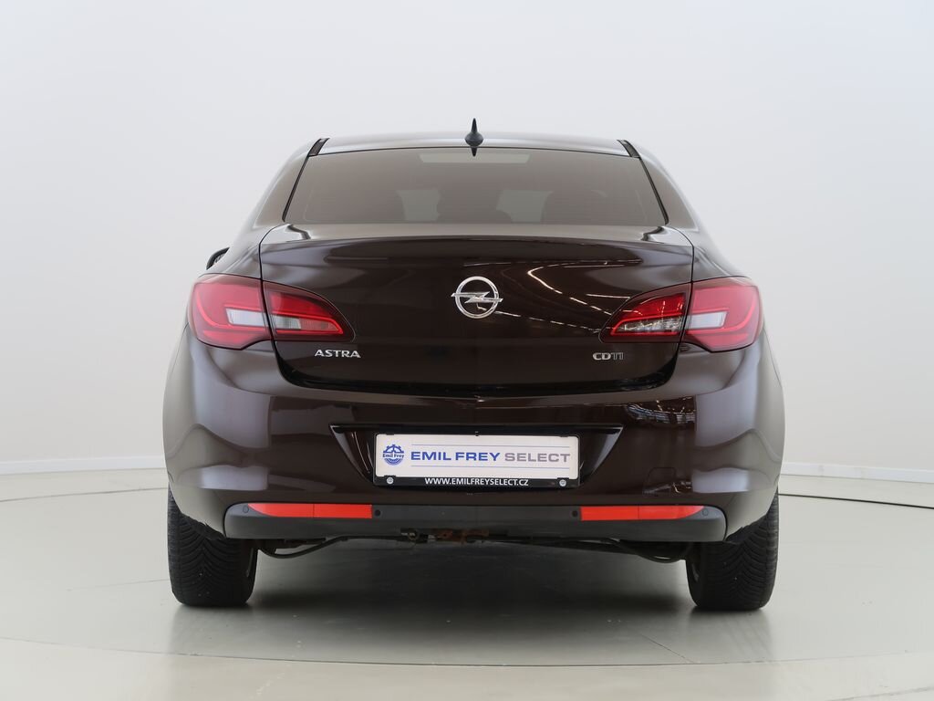 Opel Astra Sedan / Limuzína 1,6 l 100 kw