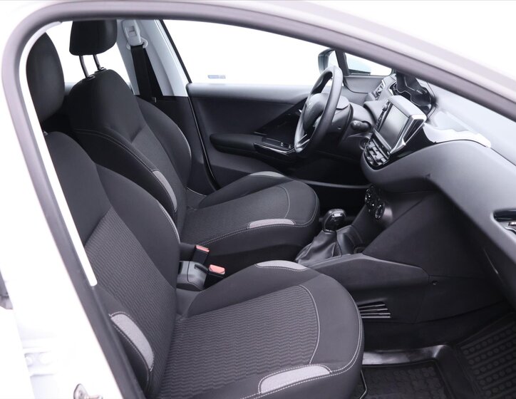 Peugeot 208 Hatchback 1,2 l 60 kw