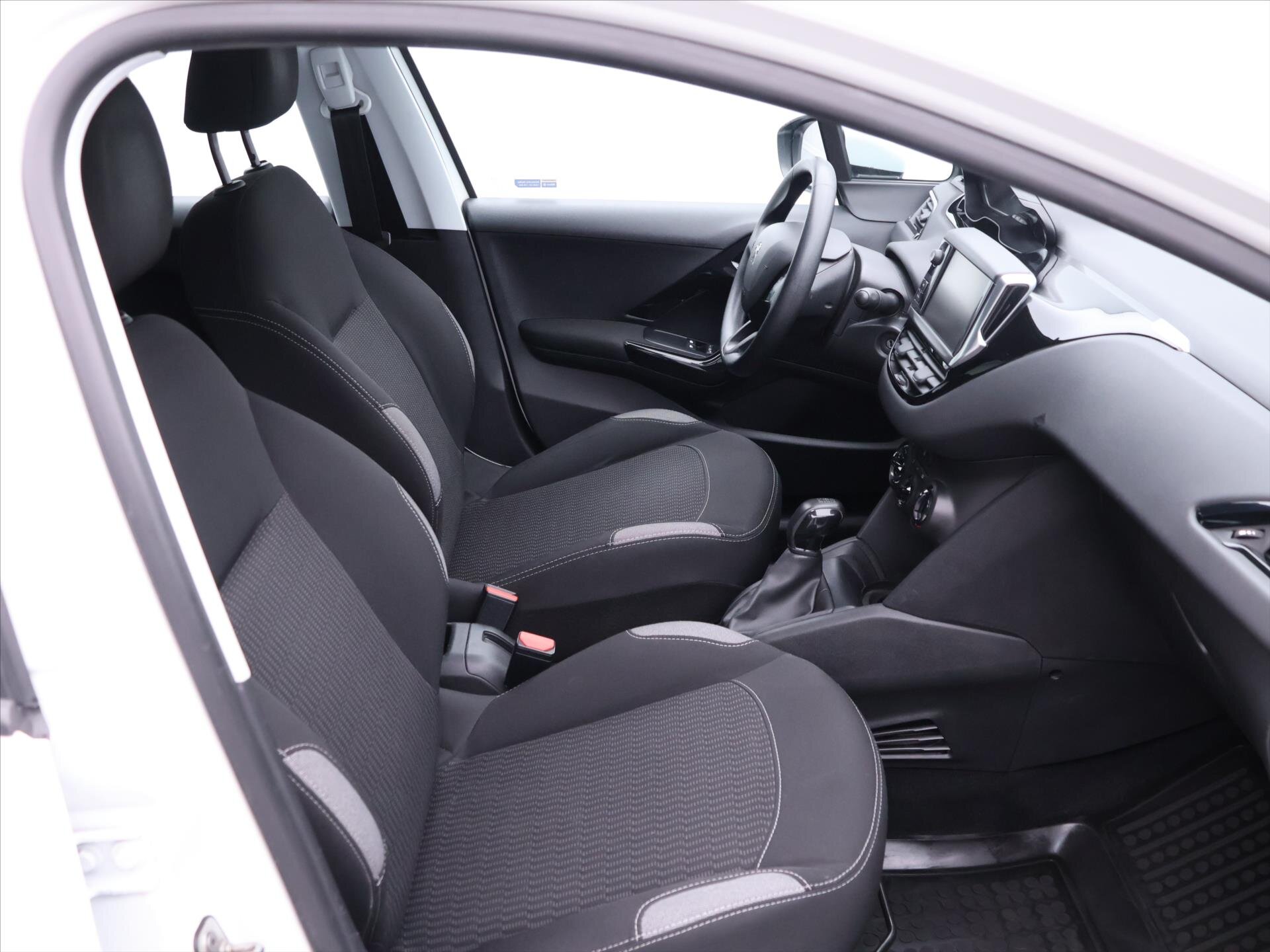 Peugeot 208 Hatchback 1,2 l 60 kw