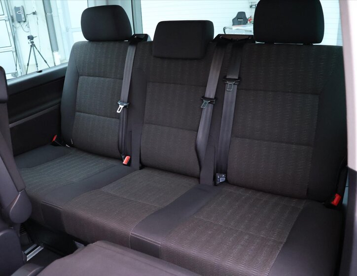 Volkswagen Multivan 15