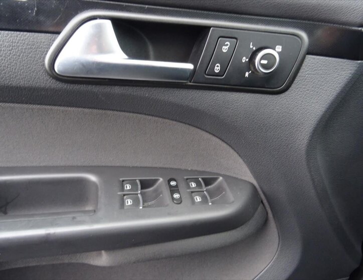 Volkswagen Touran MPV 1,2 l 77 kw