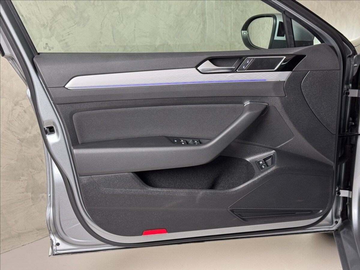 Volkswagen Passat Kombi 1,4 l 160 kw