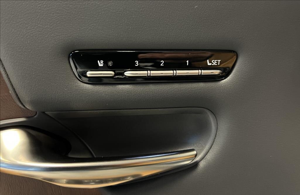 Lexus LS 500h Sedan 3,5 l 264 kw