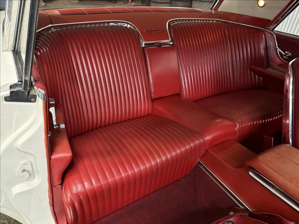 Ford Thunderbird Kupé 6,4 l 224 kw