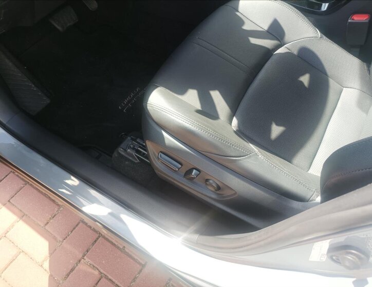 Toyota Corolla Cross 9