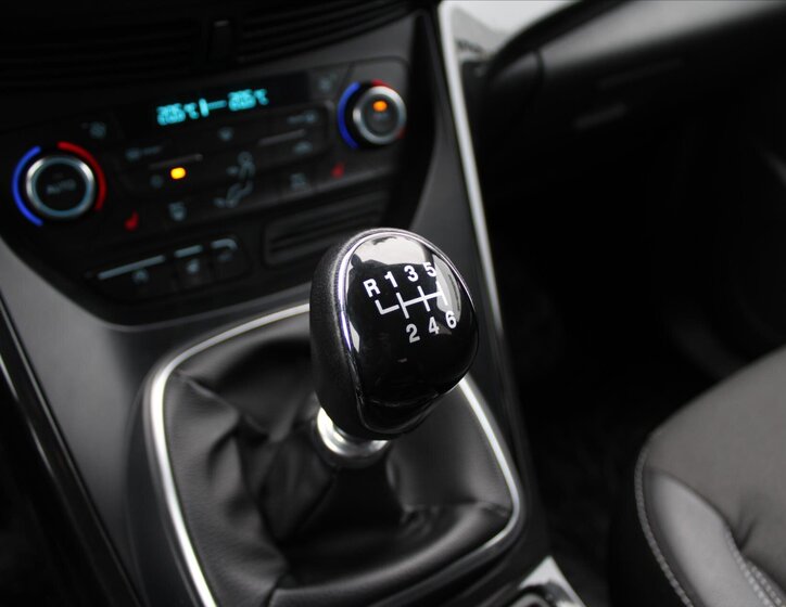 Ford Kuga SUV 1,5 l 110 kw