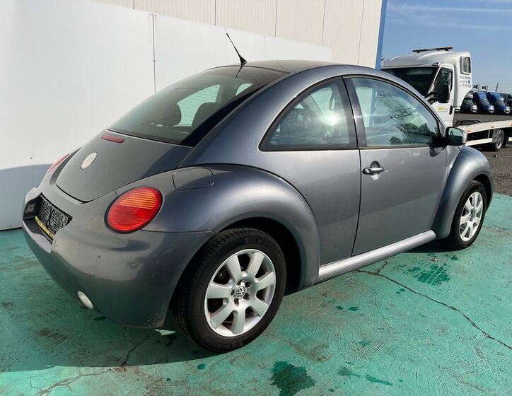 Volkswagen New Beetle 2