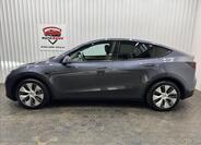 Tesla Model Y 4