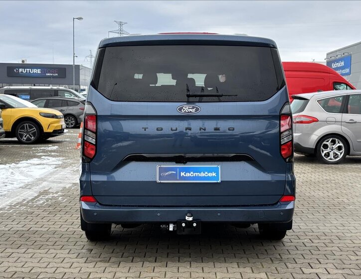 Ford Tourneo 4