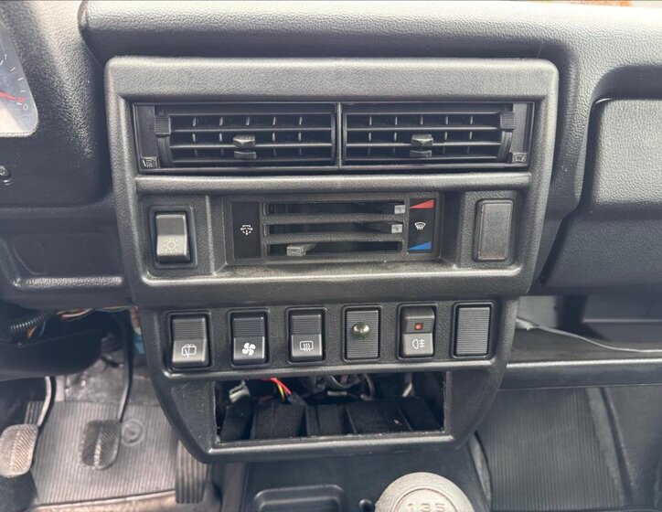 Lada Niva SUV / Terénní 1,7 l 61 kw