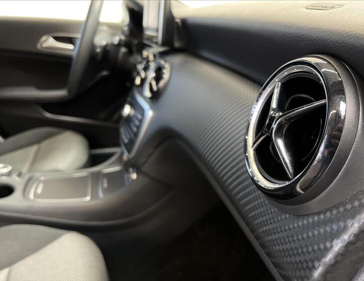 Mercedes-Benz GLA 17