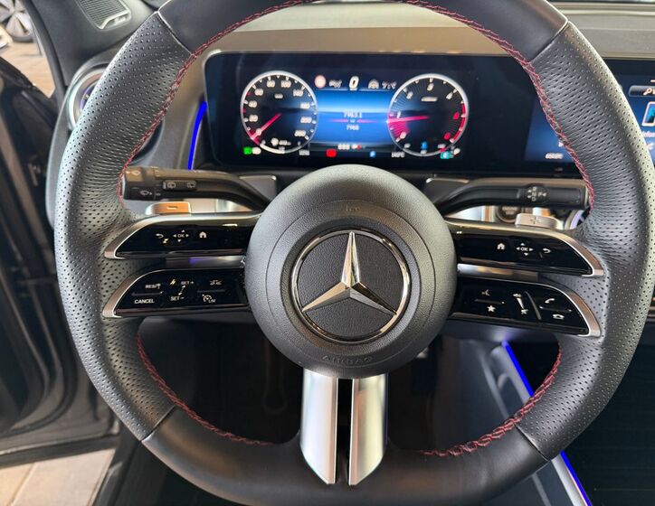 Mercedes-Benz GLB 13