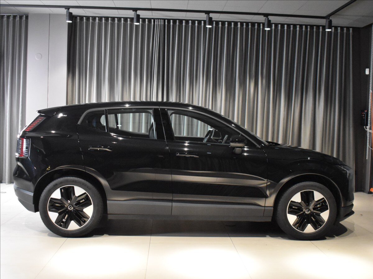 Volvo EX30 SUV / Terénní 0,0 200 kw