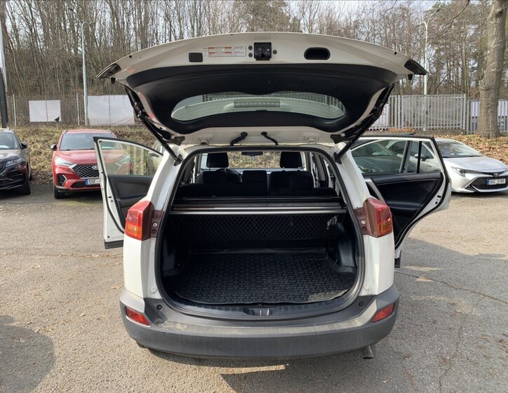 Toyota RAV4 SUV / Terénní 2,2 l 110 kw