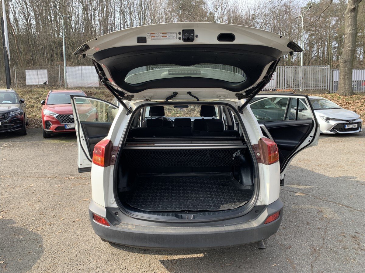Toyota RAV4 SUV / Terénní 2,2 l 110 kw