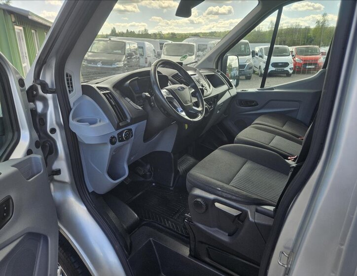 Ford Transit 9