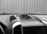 Porsche Cayenne SUV 4,1 l 283 kw