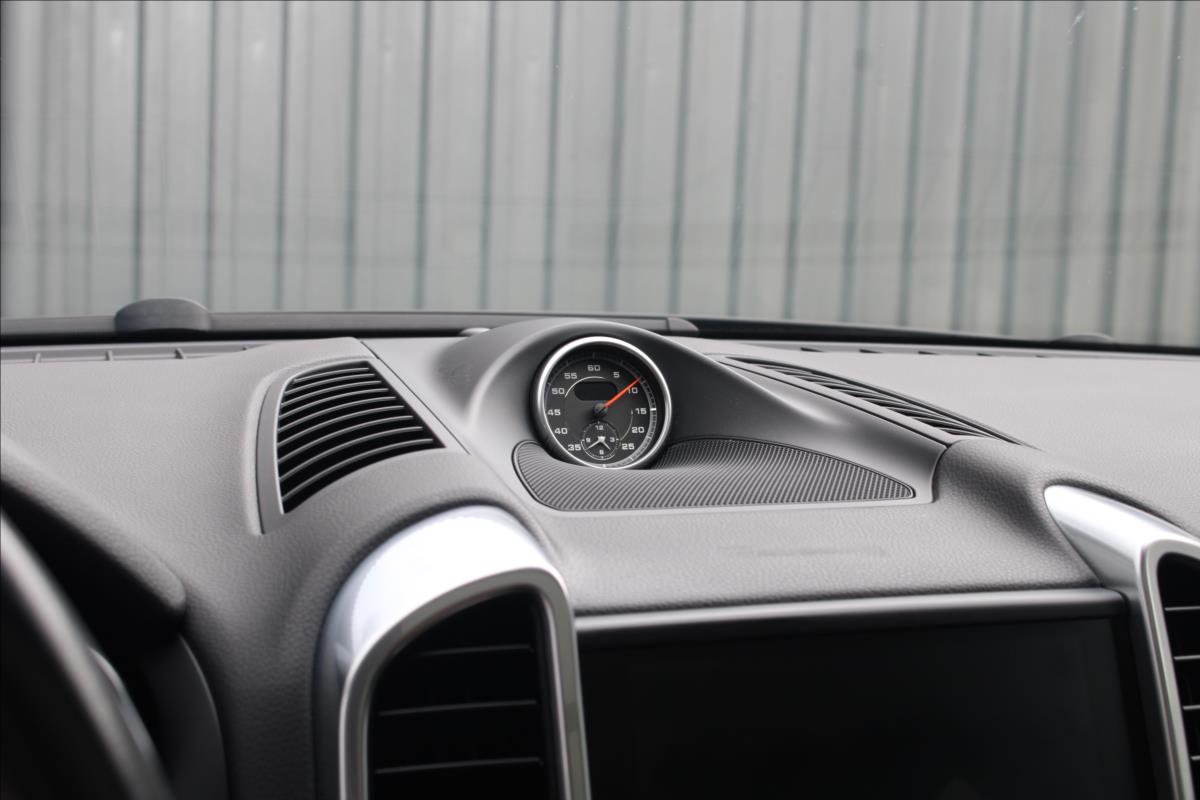 Porsche Cayenne SUV 4,1 l 283 kw