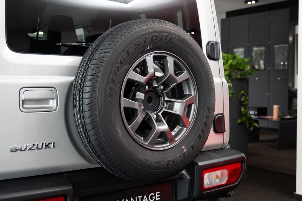 Suzuki Jimny SUV 1,5 l 75 kw