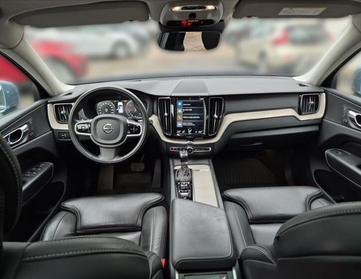 Volvo XC60 SUV / Terénní 2,0 l 177 kw
