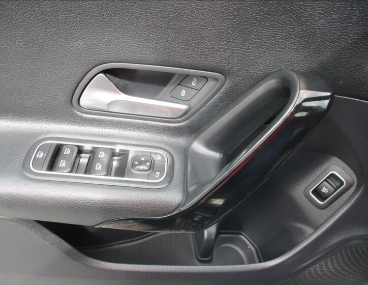 Mercedes-Benz CLA Kombi 1,5 l 85 kw