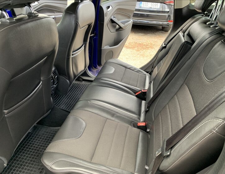 Ford Kuga SUV 1,6 l 134 kw