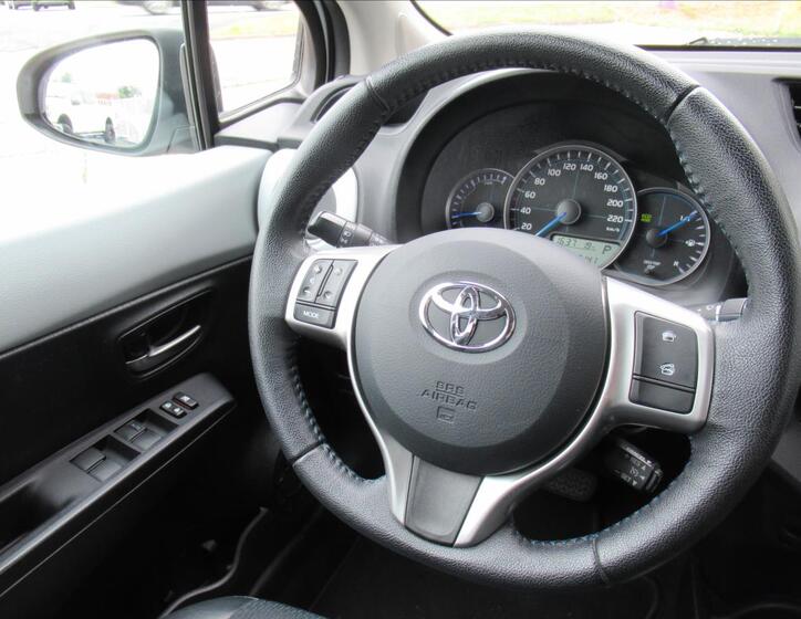 Toyota Yaris 12