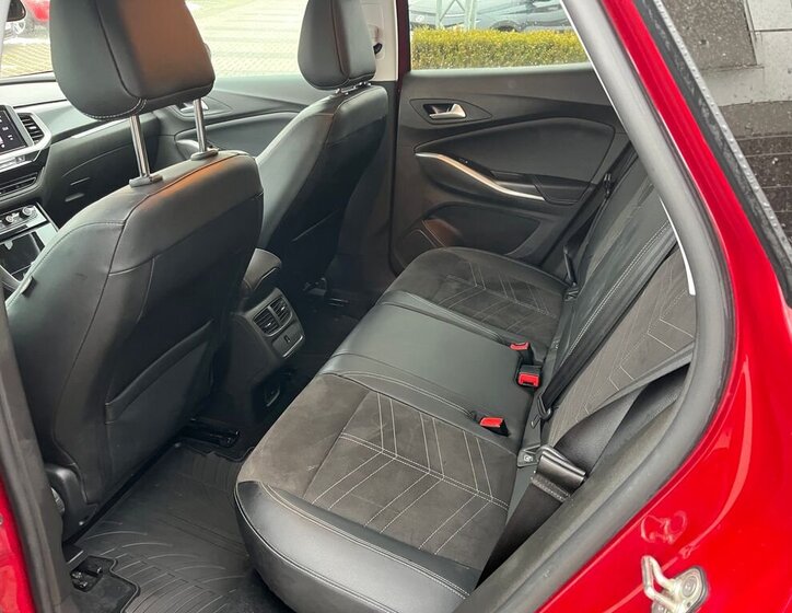 Opel Grandland SUV 1,2 l 96 kw